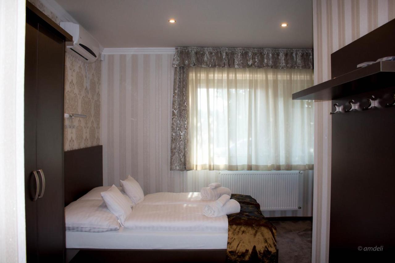 Control Motel Jaszbereny Exterior photo