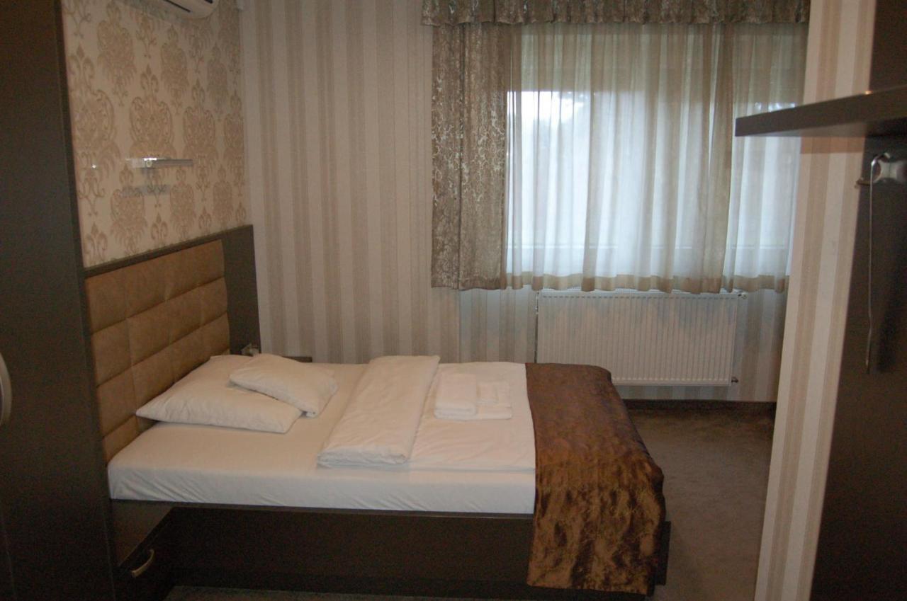 Control Motel Jaszbereny Exterior photo
